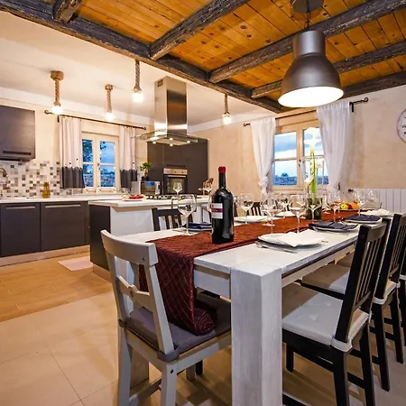Familyl Tomani With Pool, Basketball And Volleyball Field Villa