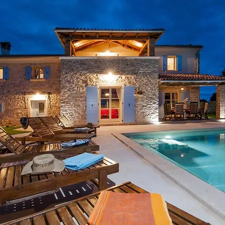 Villa Familyl Tomani With Pool, Basketball And Volleyball Field *