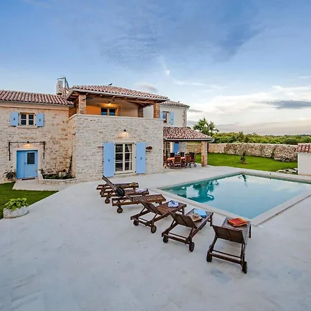 Villa Familyl Tomani With Pool, Basketball And Volleyball Field *